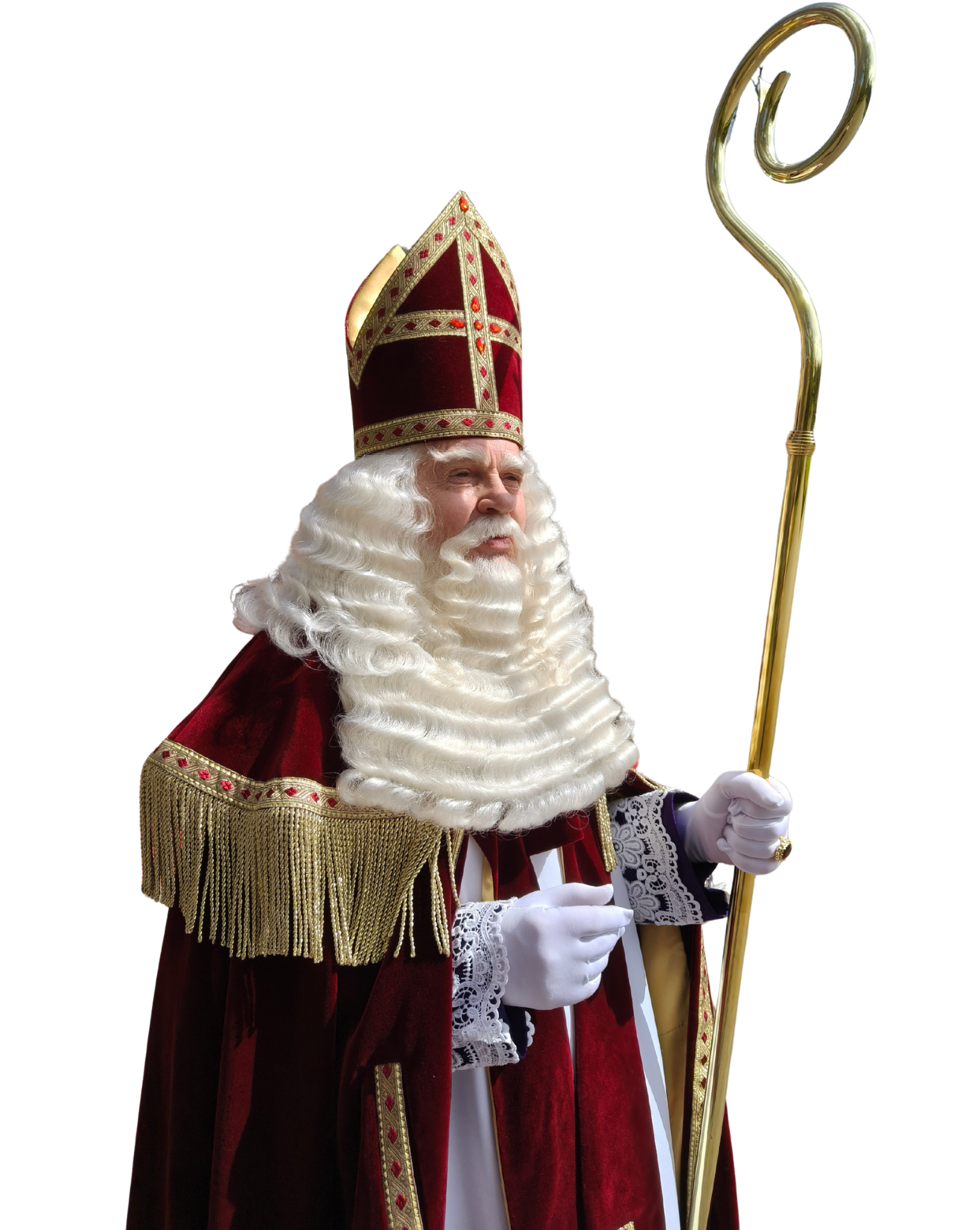 Sint Nicolaas in rode en gouden bisschopsgewaden met een gouden staf, geïsoleerd op een witte achtergrond.