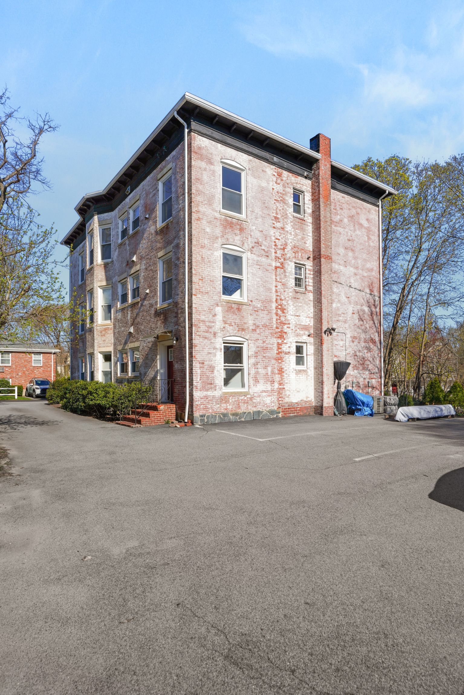 exterior photo of building