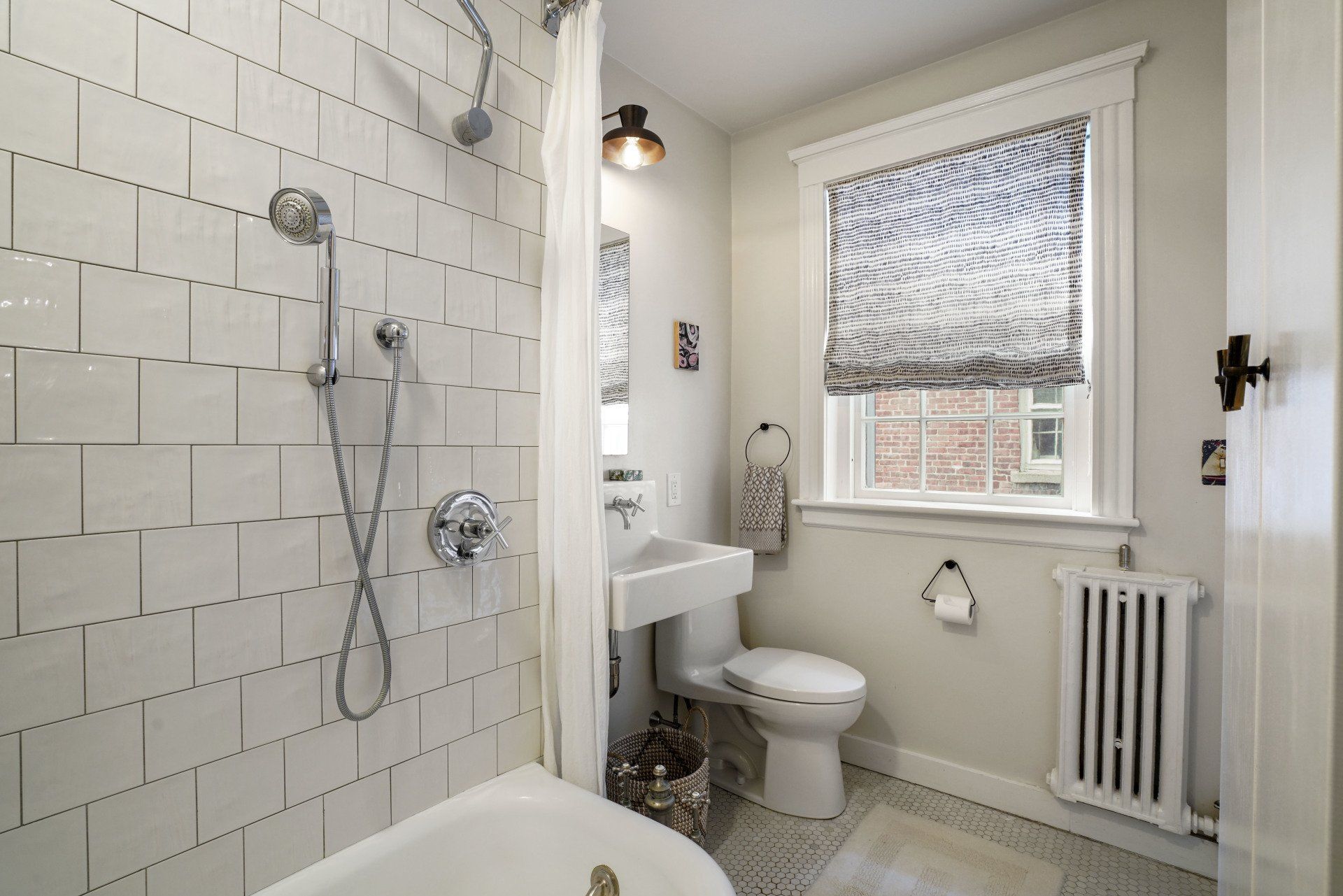 43 Linnaean Street, #22A bathroom 1