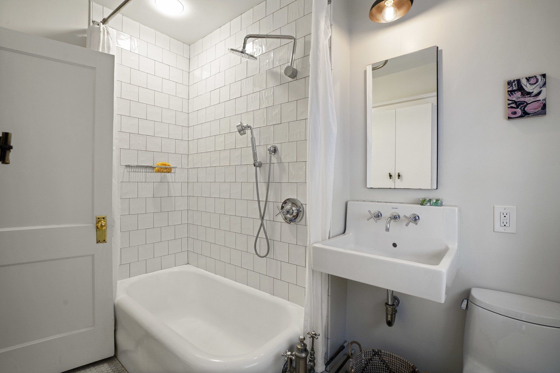 43 Linnaean Street, #22A bathroom 2