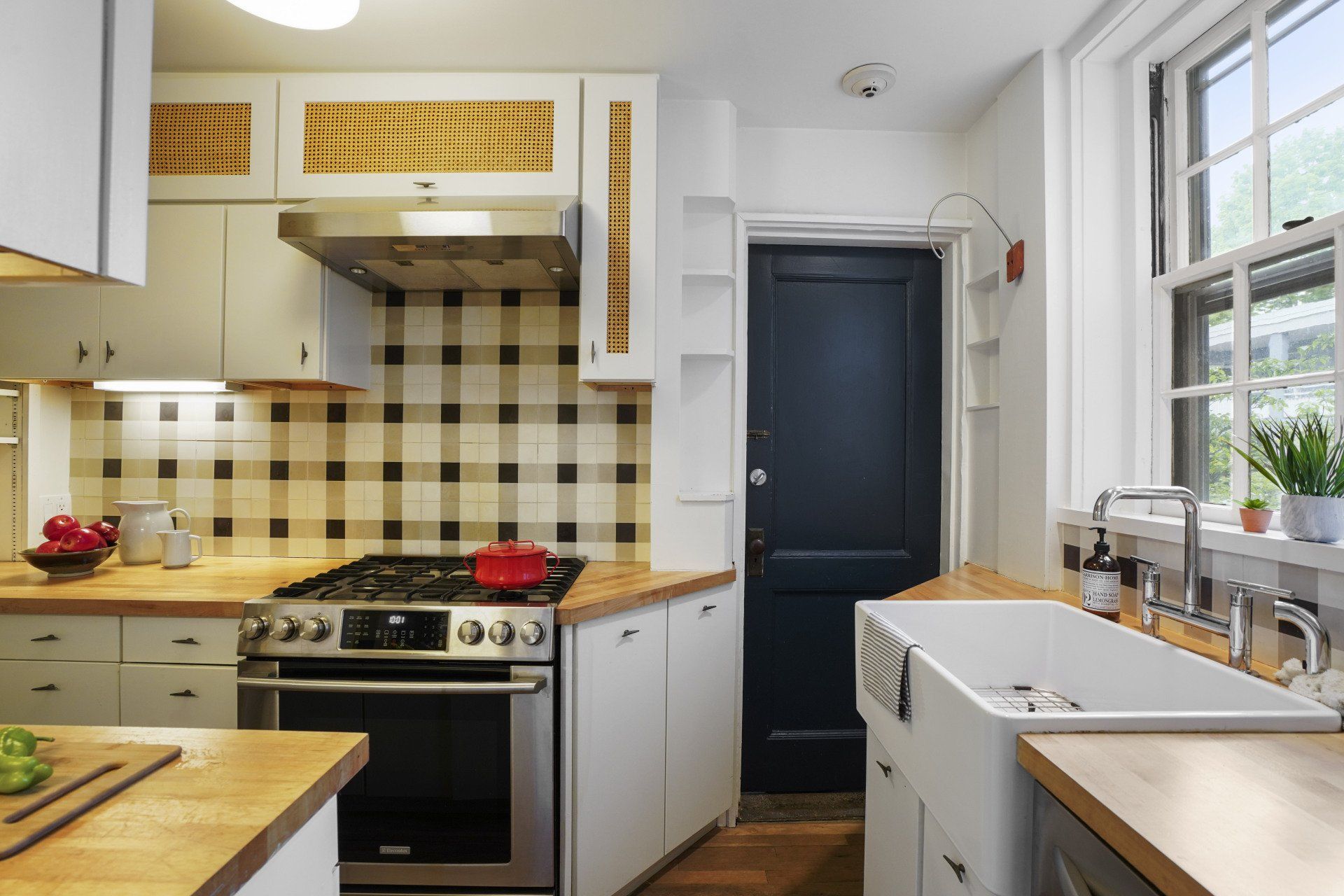 43 Linnaean Street, #22A  kitchen 1