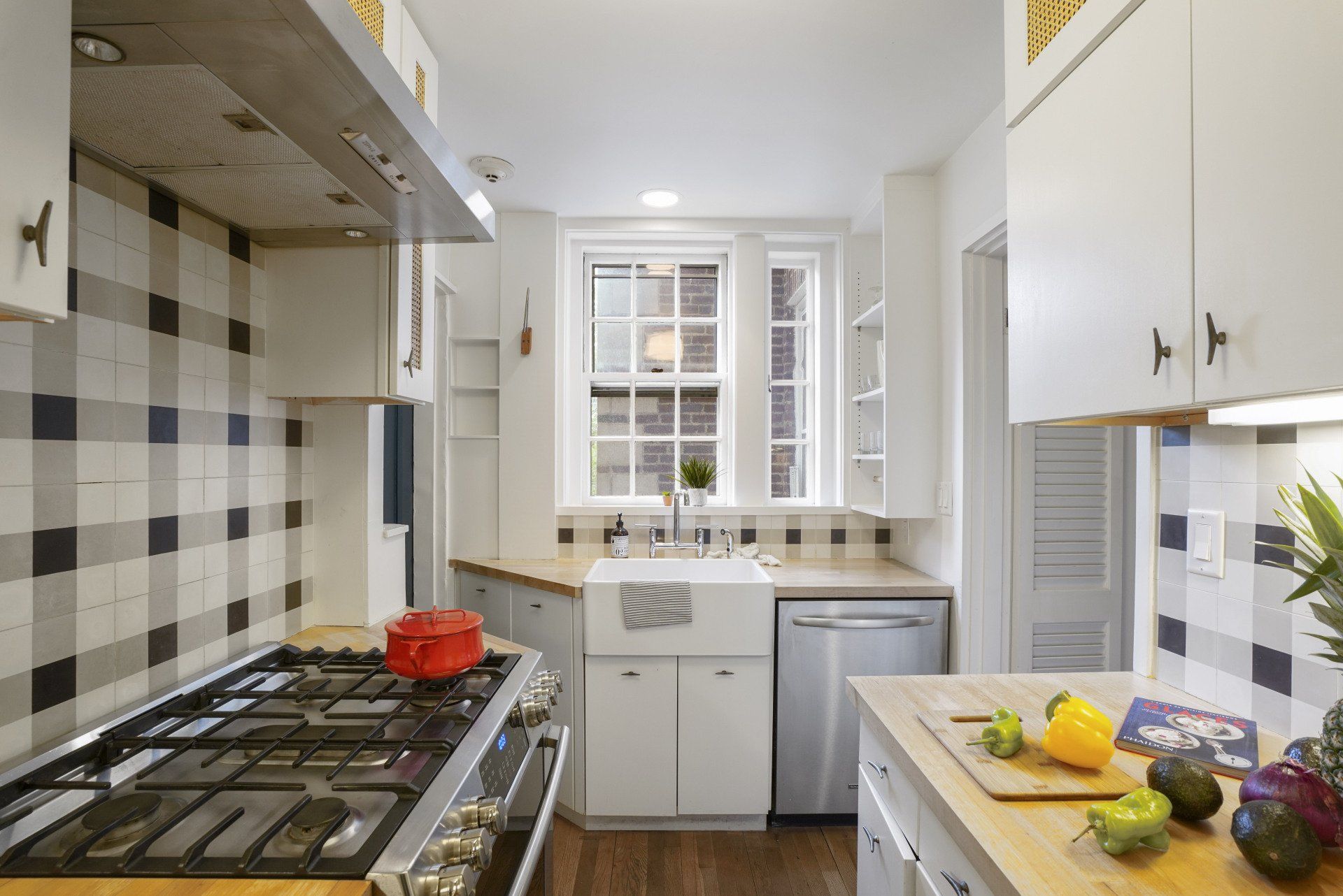 43 Linnaean Street, #22A  kitchen