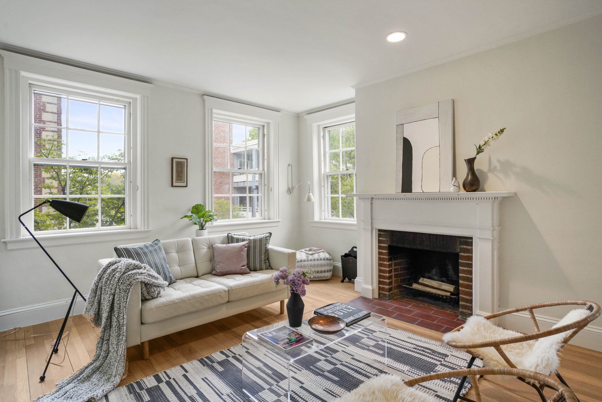 43 Linnaean Street, #22A living room