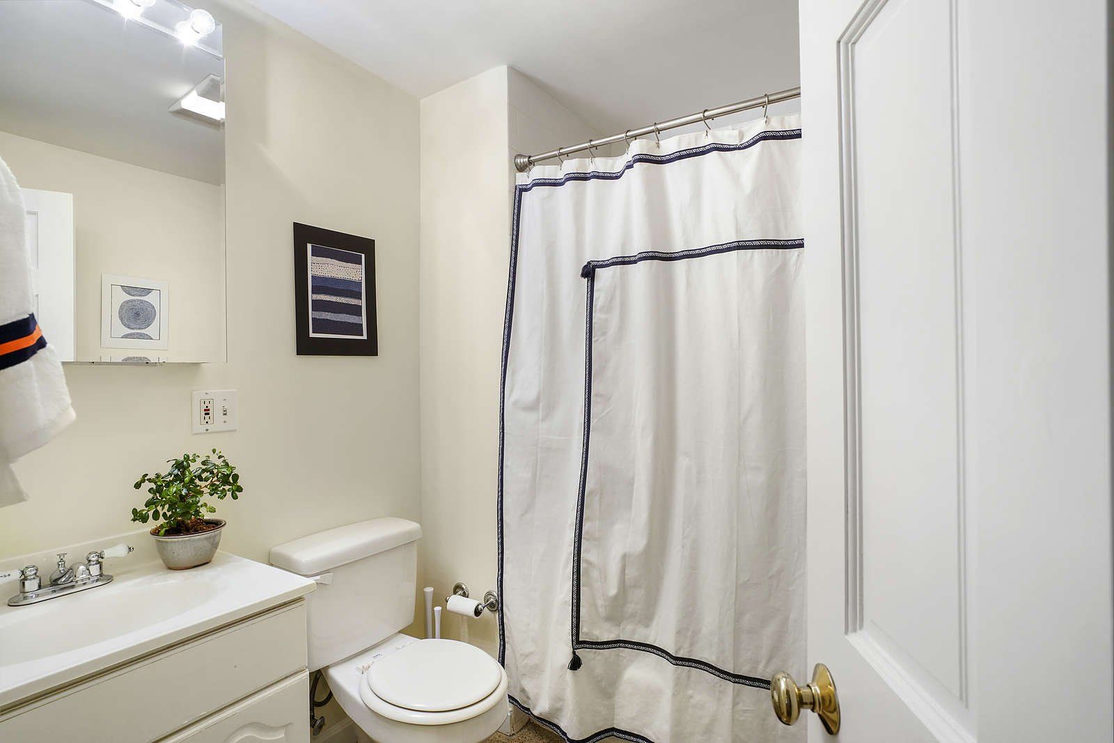 82 Munroe Street, PH 1 bath 2