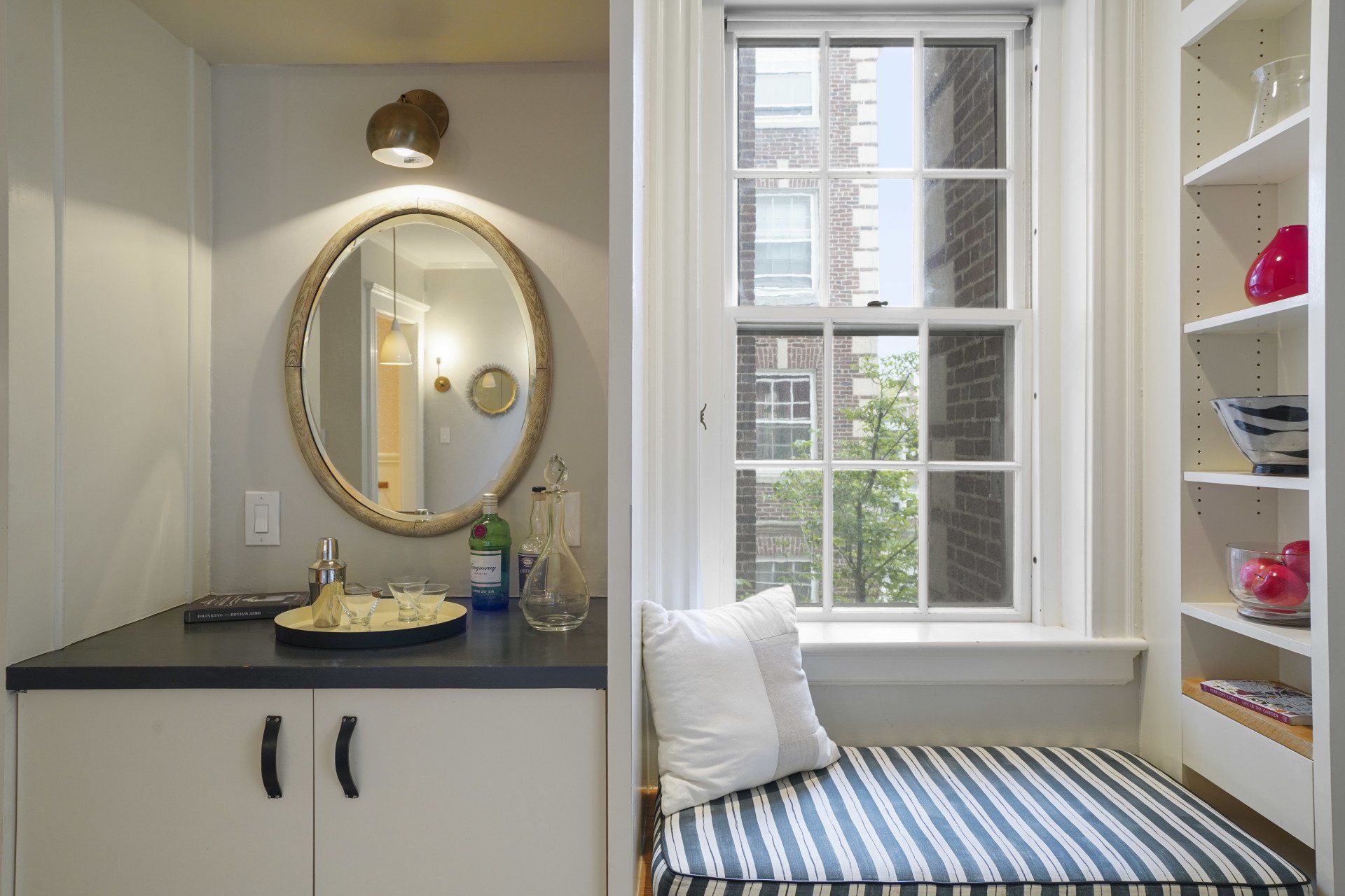 43 Linnaean Street, #22A  window seat