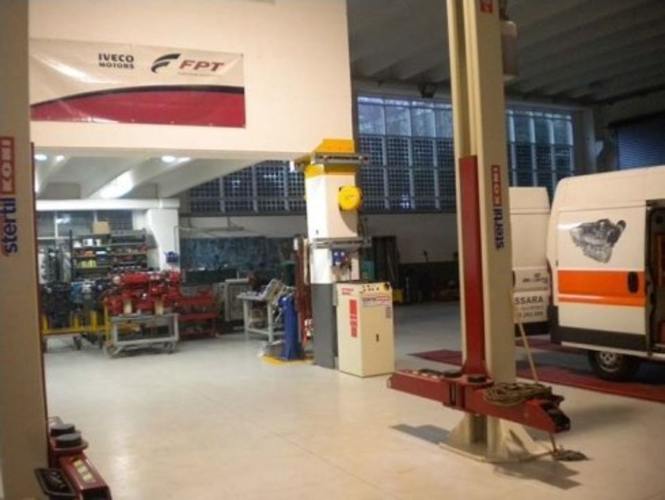 Officina per manutenzione di mezzi pesanti