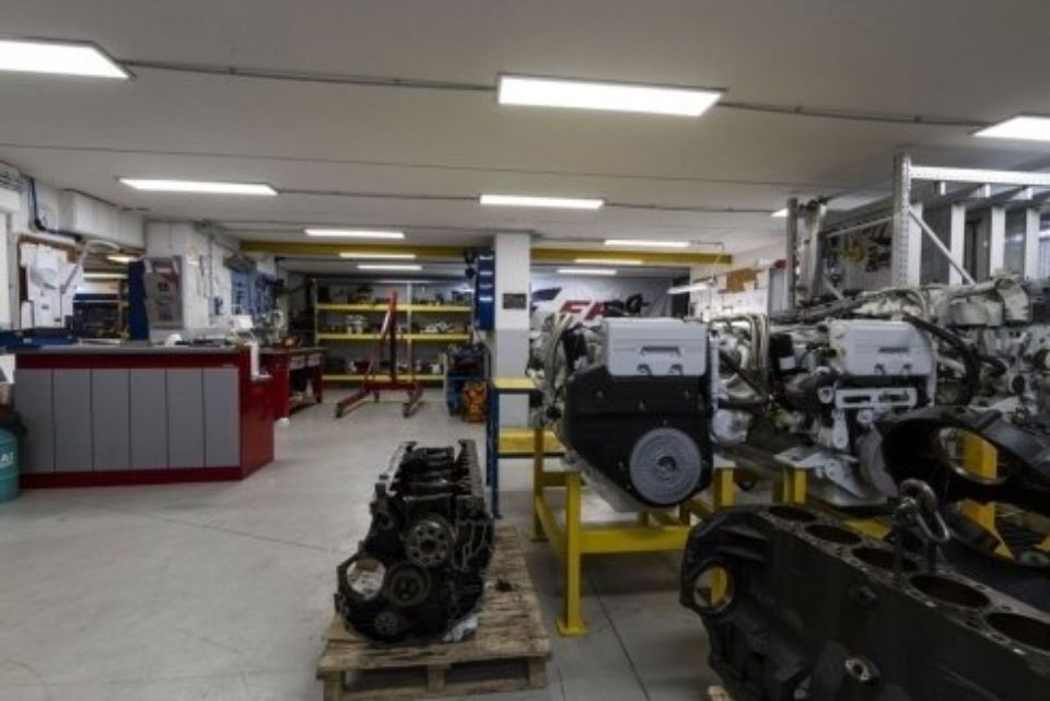 Officina truck service