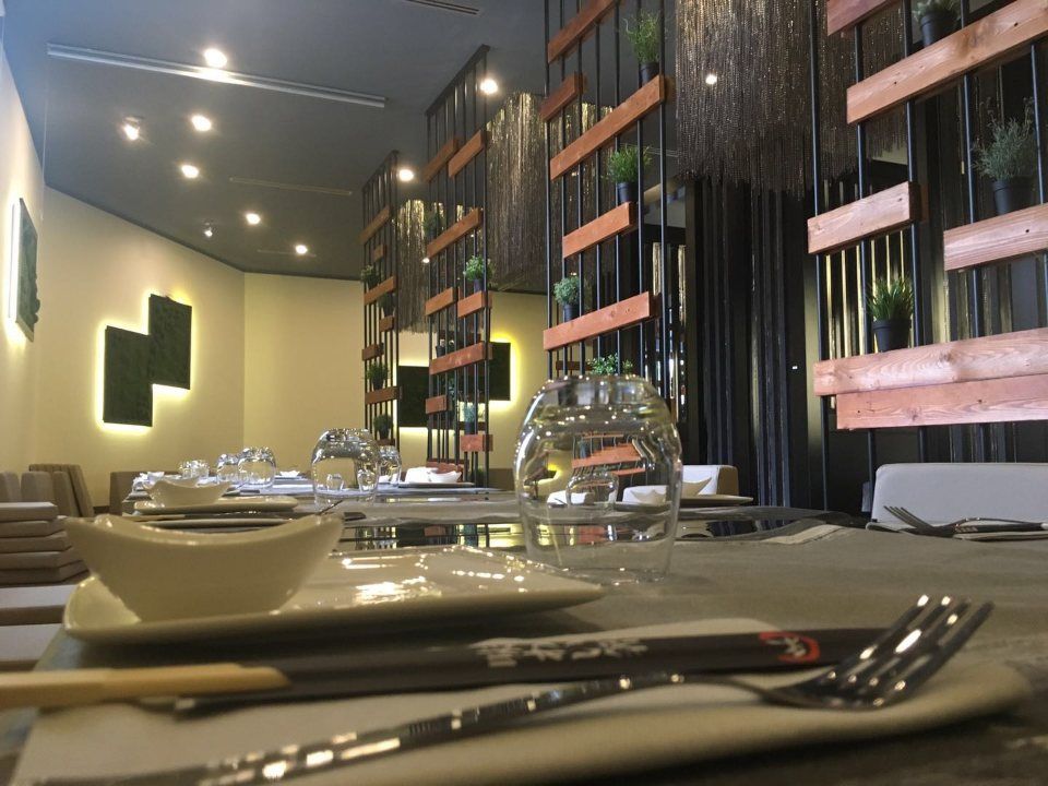tavoli di un ristorante giapponese