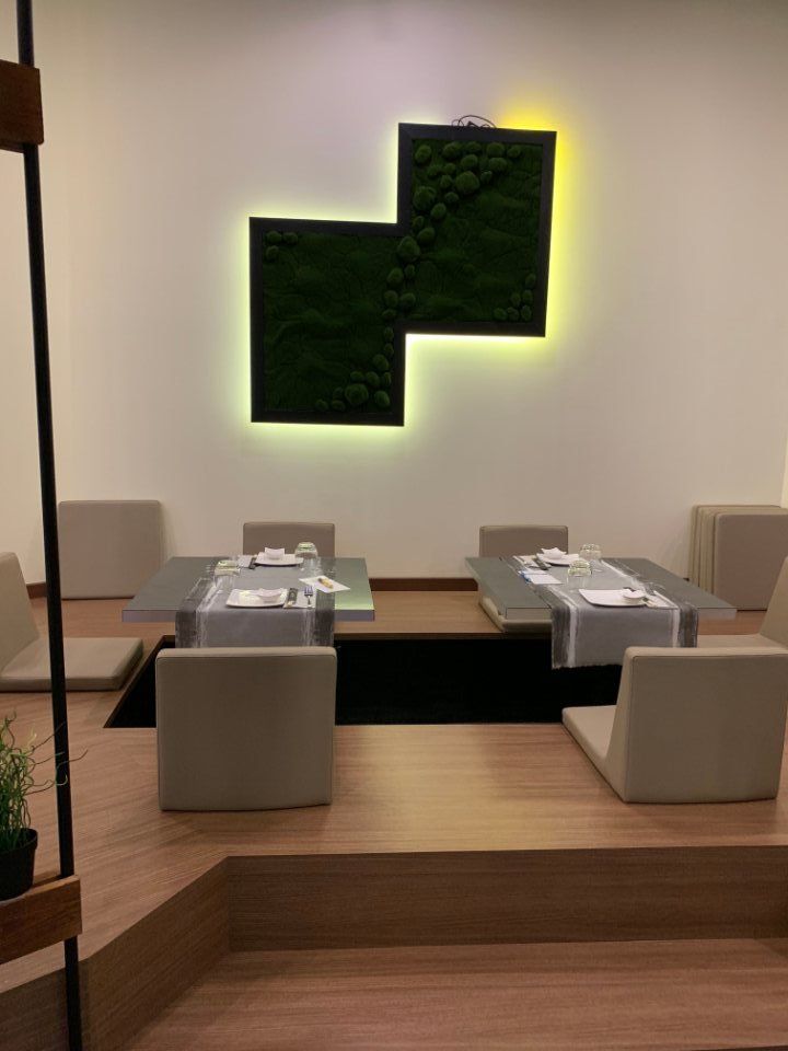 ristorante giapponese con arredi moderni