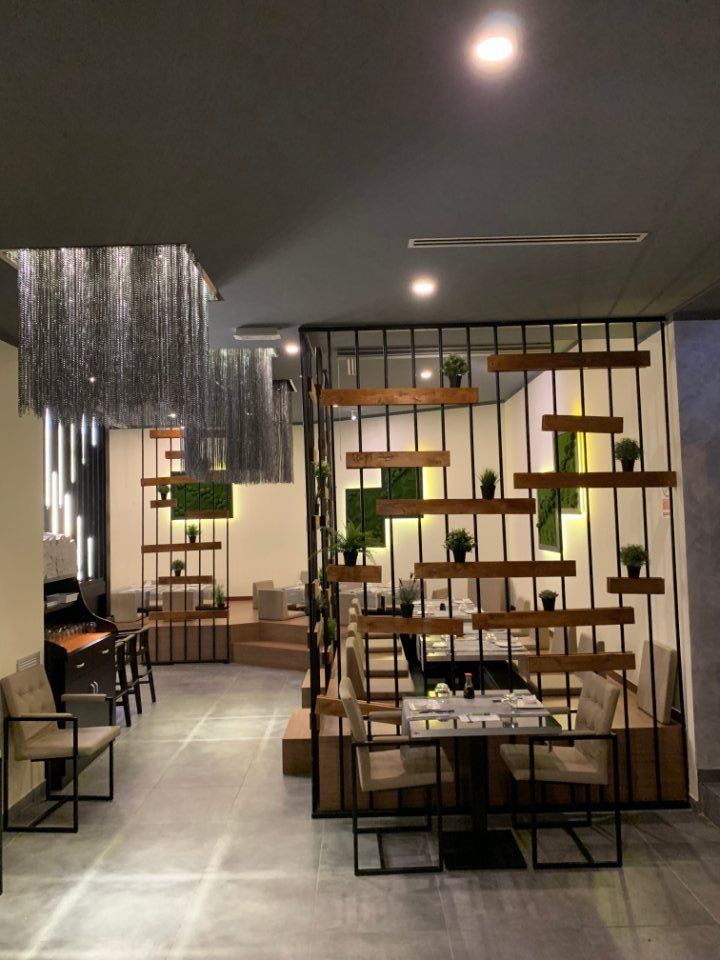 ristorante asiatico con arredi sofisticati