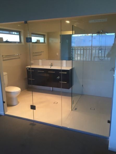 Frameless glass door