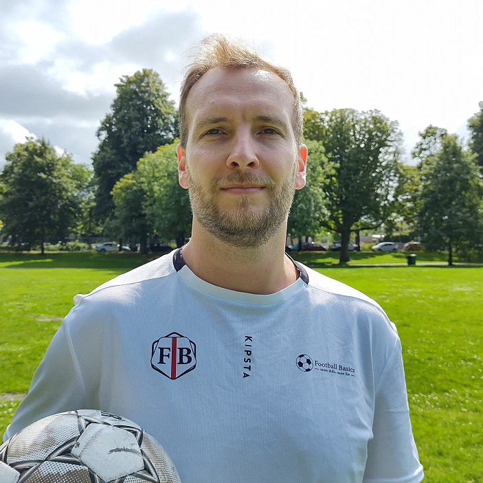 Football Basics voetbalschool voorburg voetbal training oefeningen Niels trainer