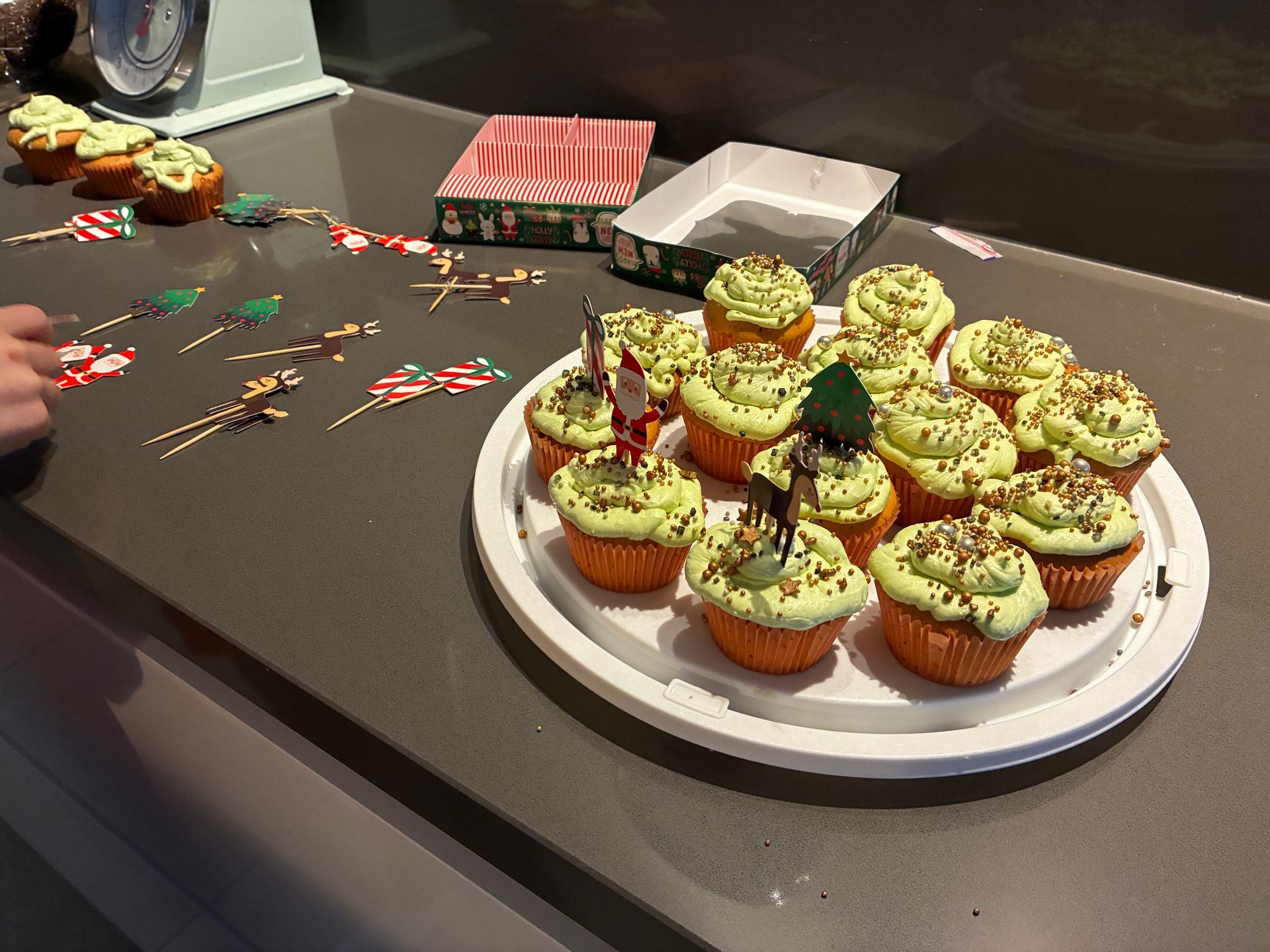 Onze week: Kerstkleding, kerststukjes, kerstdiner en kerstgala!