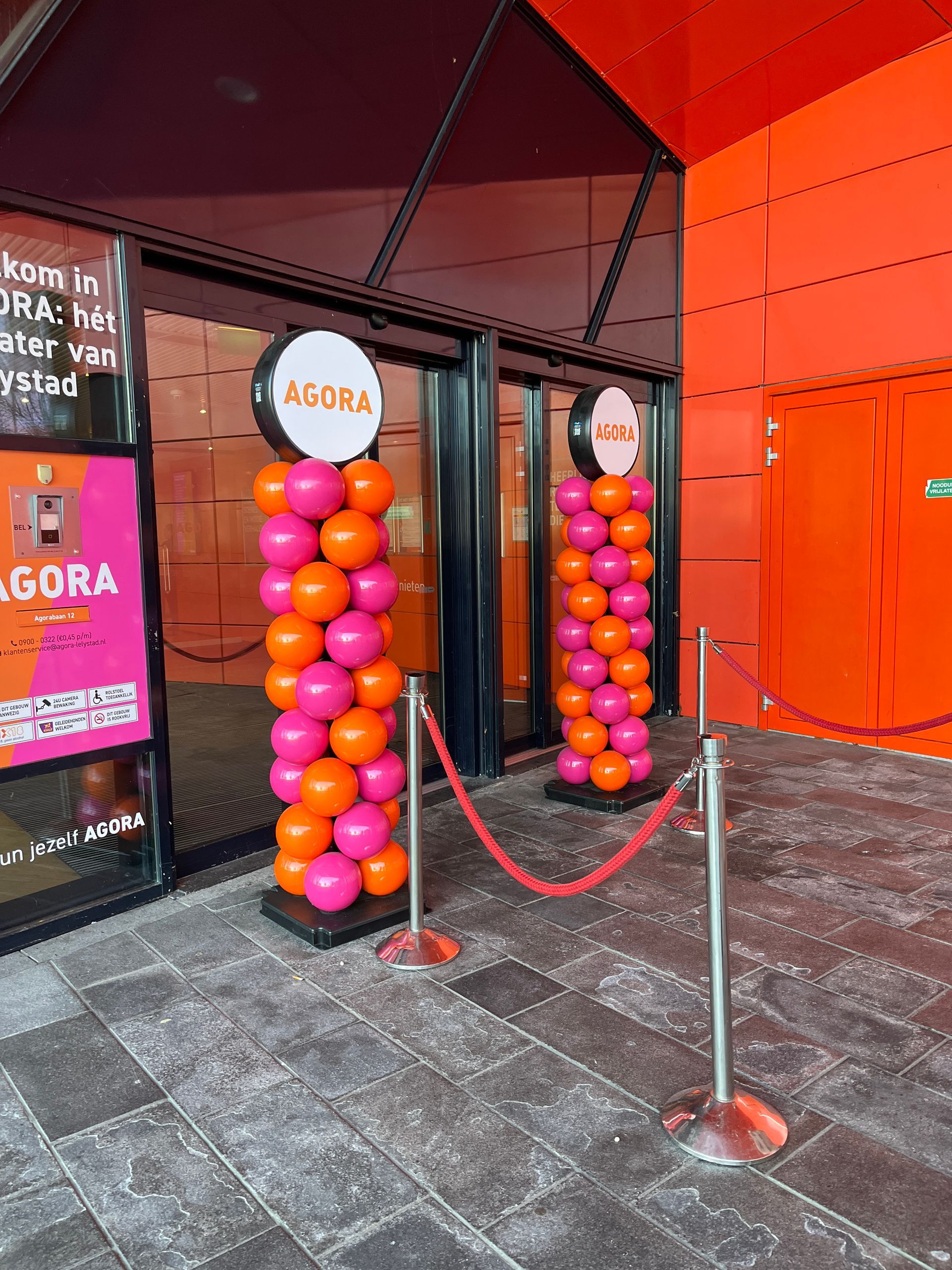 Onze week: Feestje, gesprekken op school, naar het bos en het theater