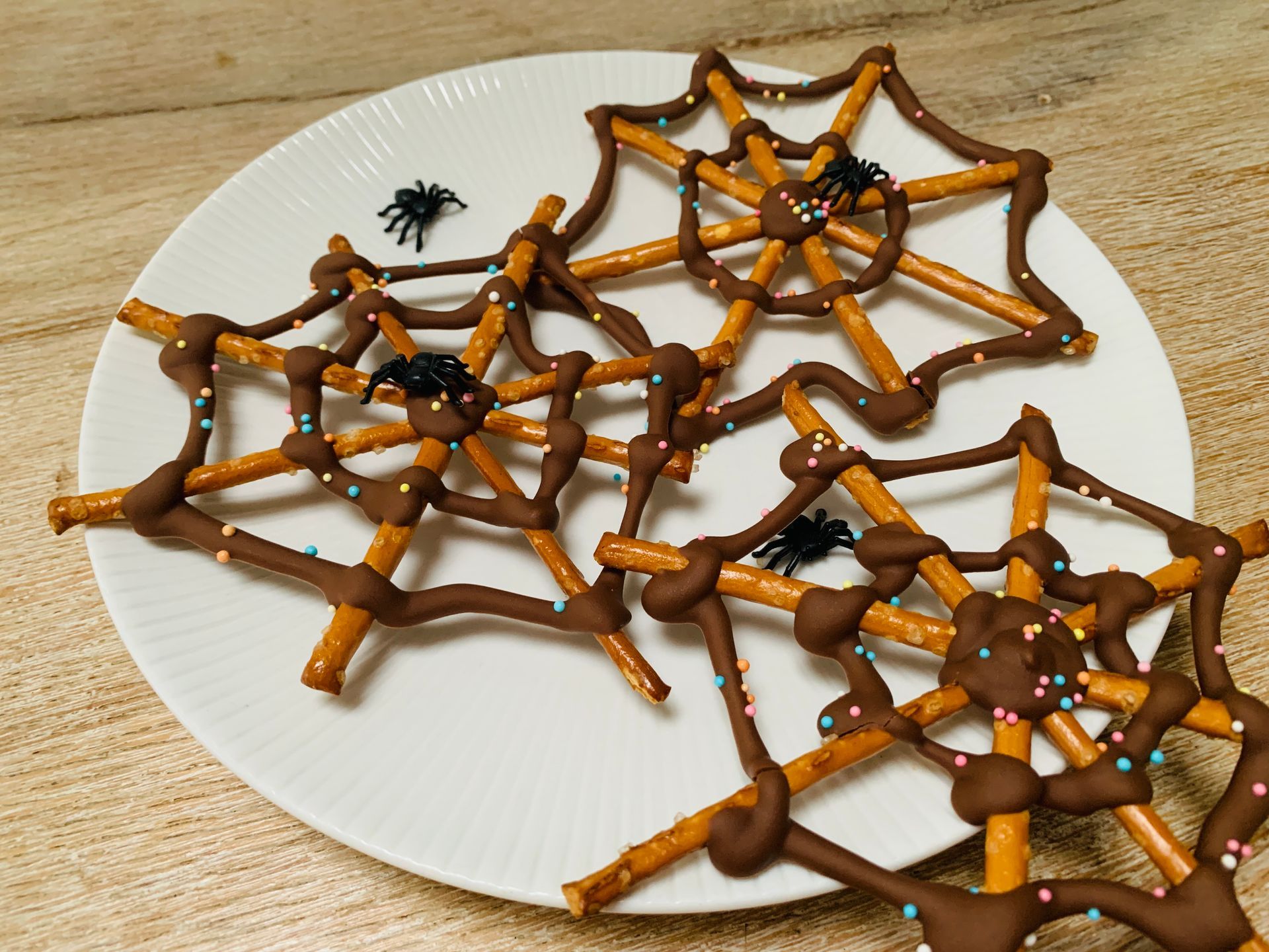 Recept; Chocolade spinnenwebben voor Halloween