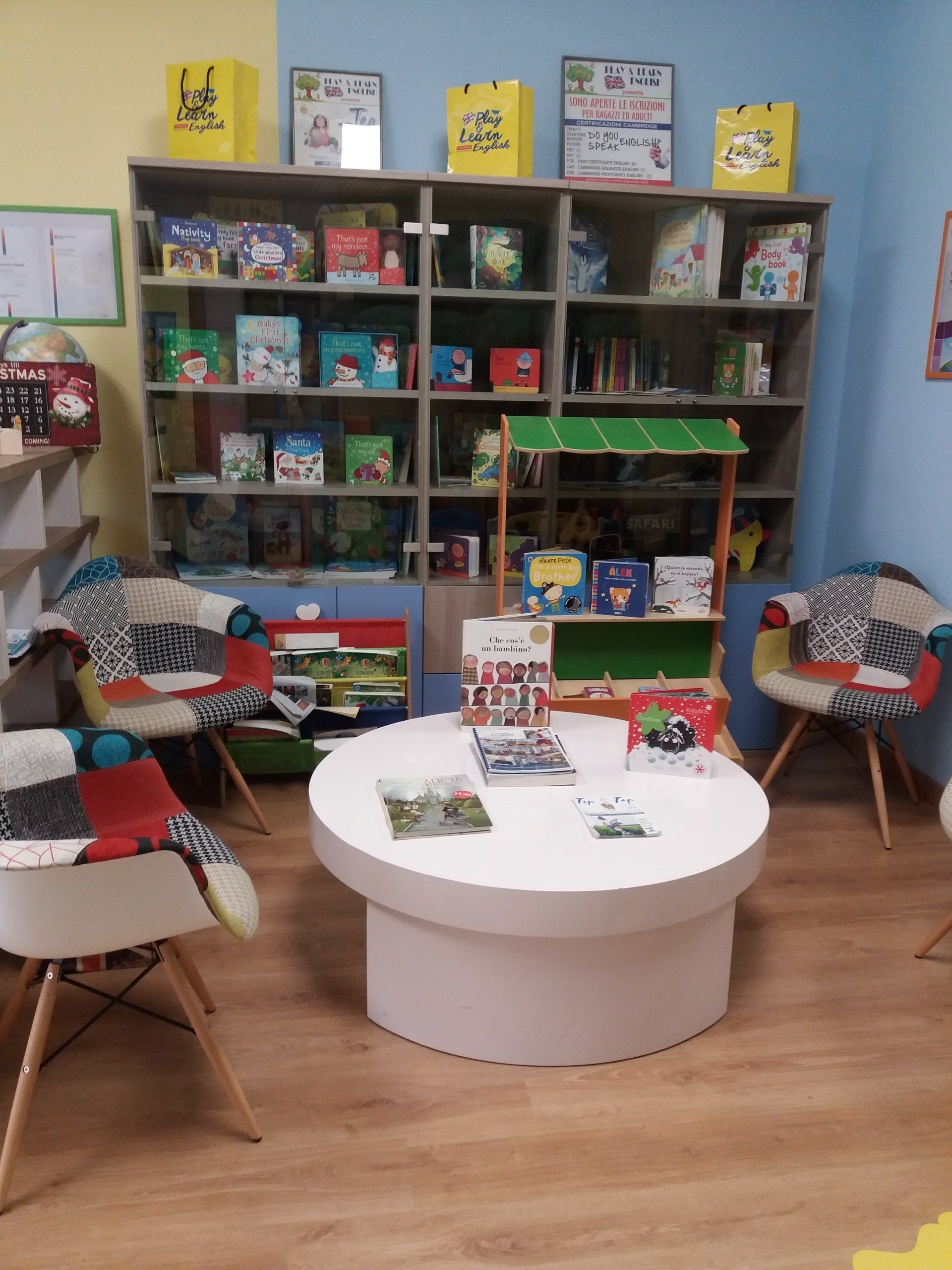 PLAY & LEARN ENGLISH