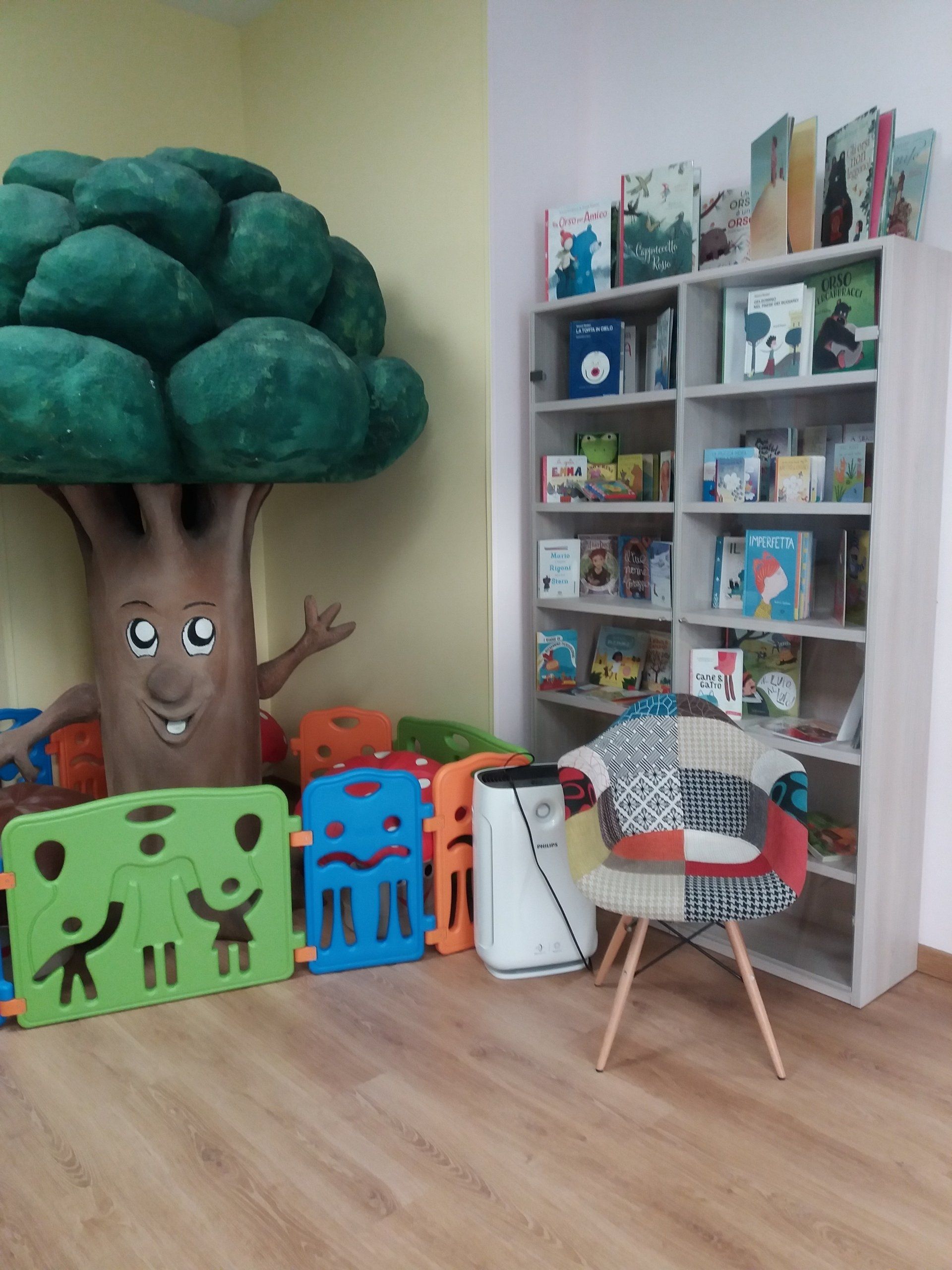 PLAY & LEARN ENGLISH