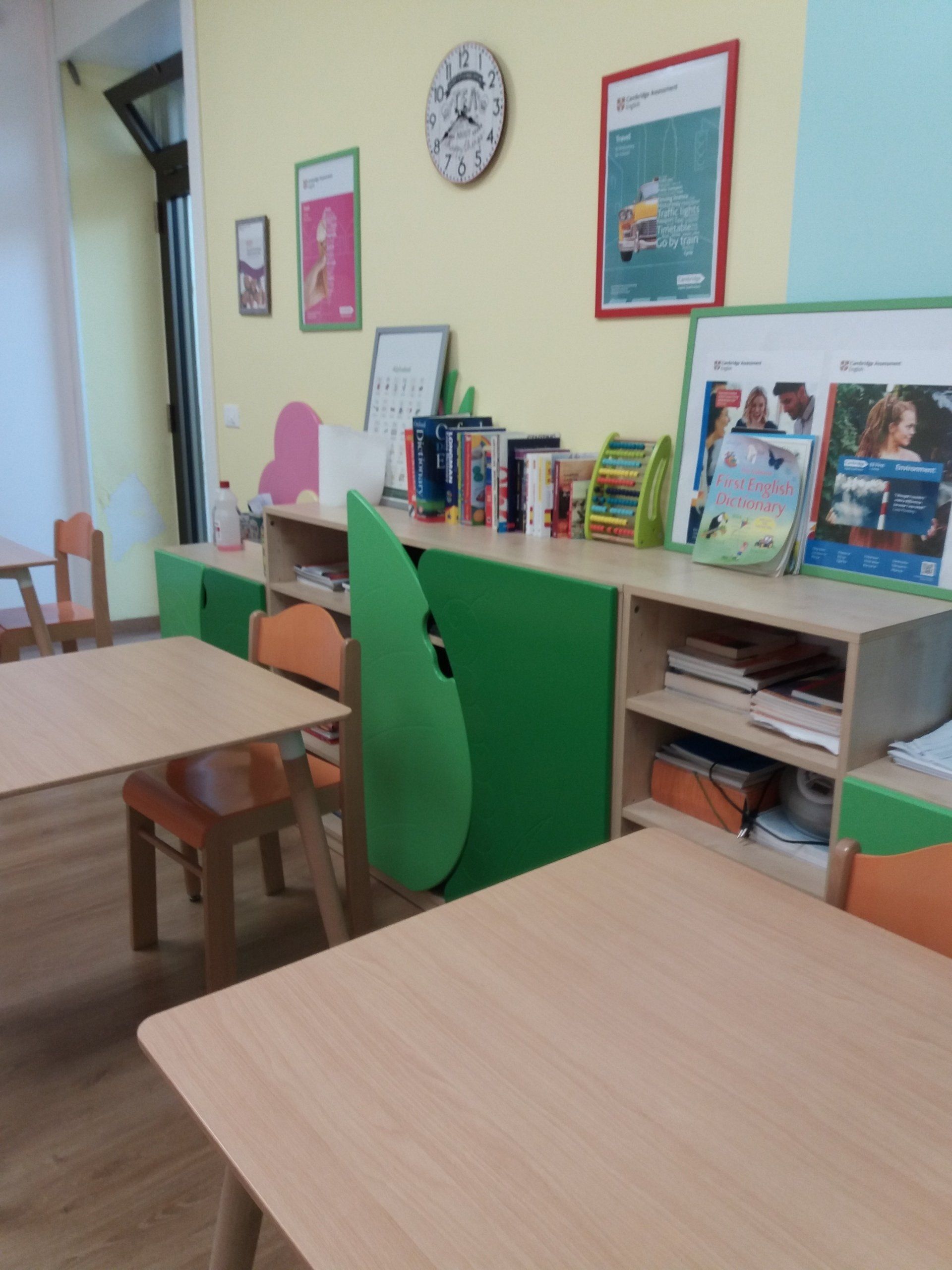 PLAY & LEARN ENGLISH