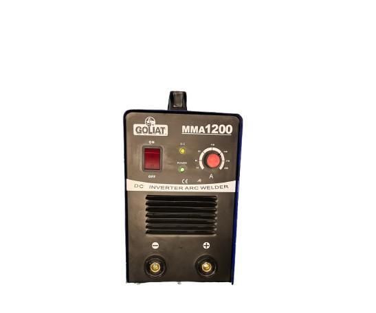 Máquina de soldar GOLIA MMA1200 azul y negra con mango, controles y ventilaciones sobre fondo blanco.