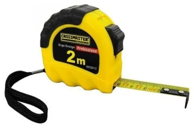 Cinta métrica amarilla y negra con etiqueta de 8m; cinta extendida.