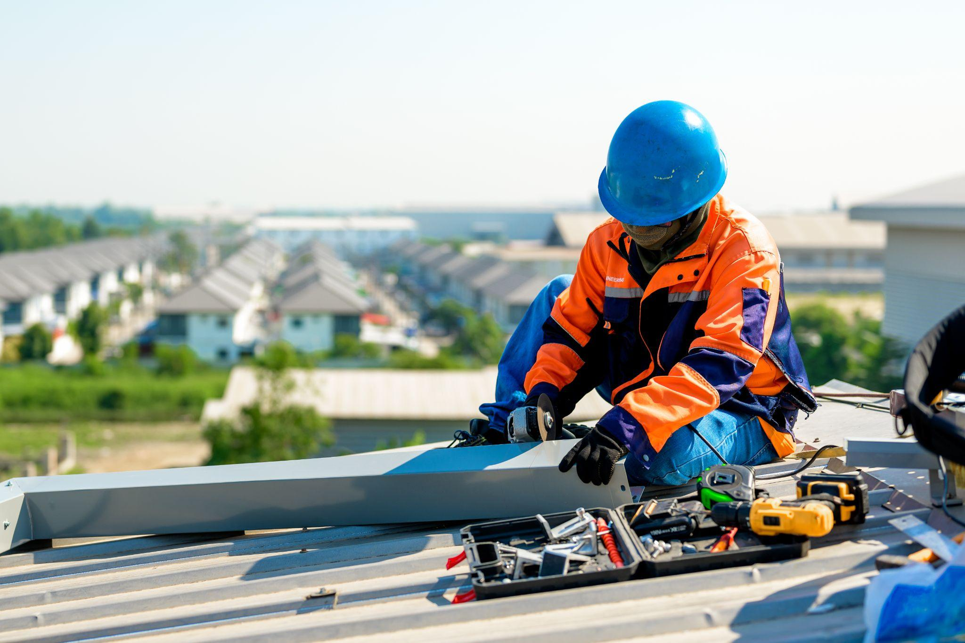 How Commercial Roofing Contractors Prevent Costly Roof Repairs