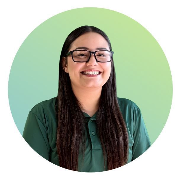 Vee Ajiz - Customer Service