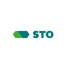Logo composé d'une forme géométrique verte et turquoise suivie des lettres « STO » en turquoise.