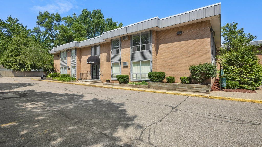 Harvard House Apartments - Image 1