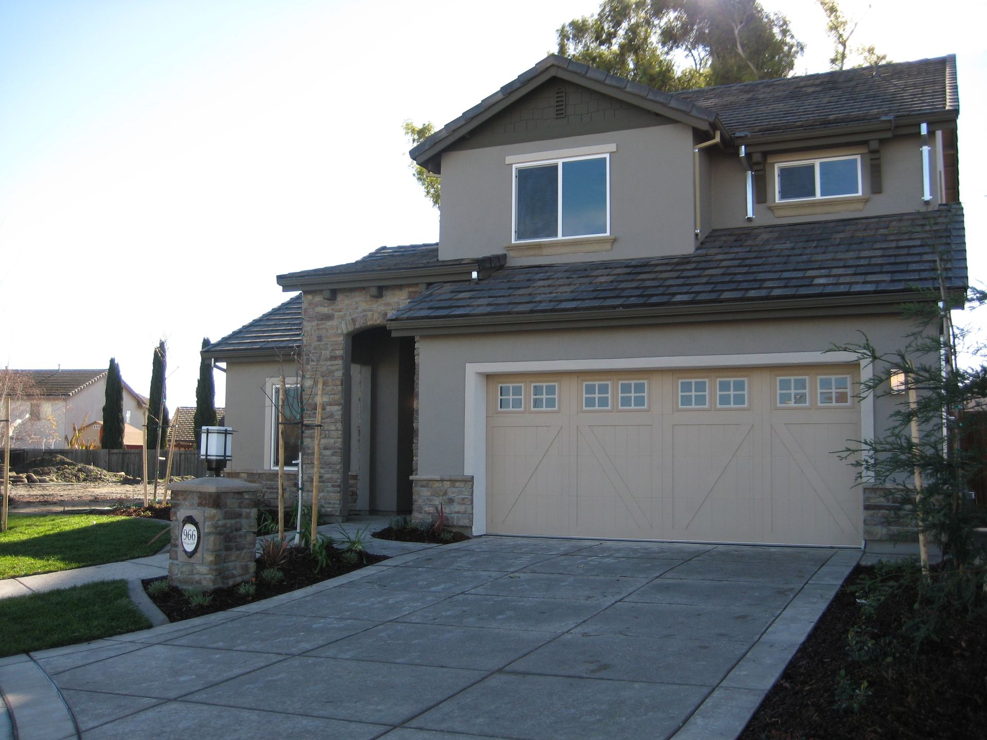 a house with the number 9 on the front of it