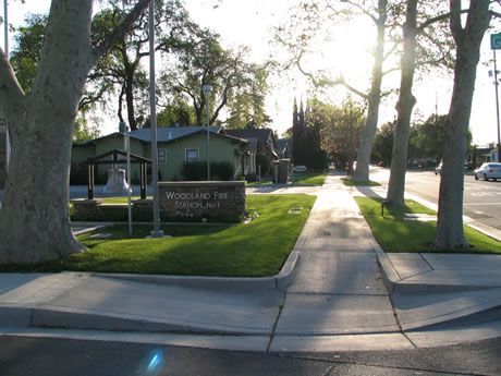 a sign on a sidewalk says welcome to woodland park