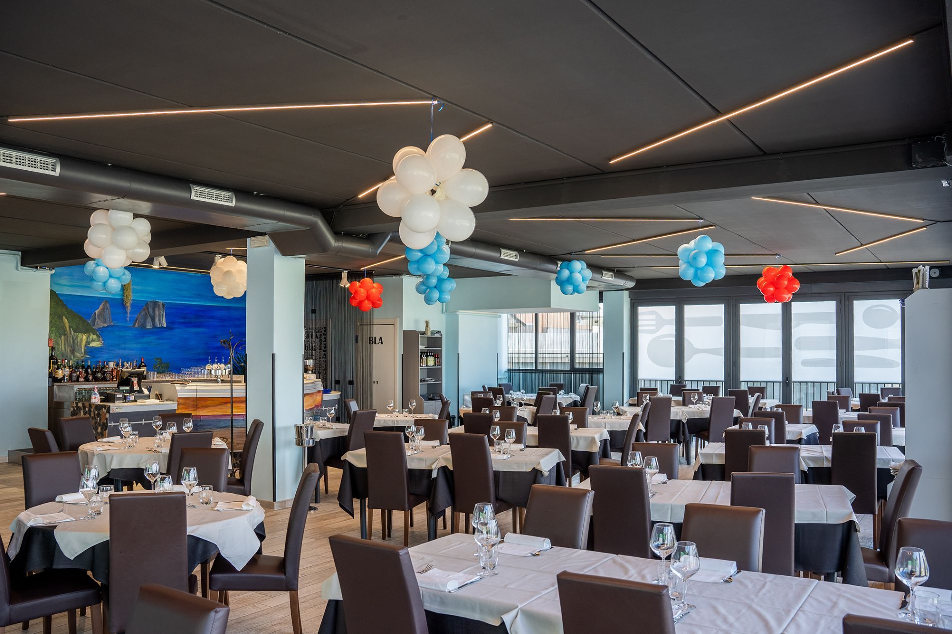 Pizzeria con ampia sala da pranzo