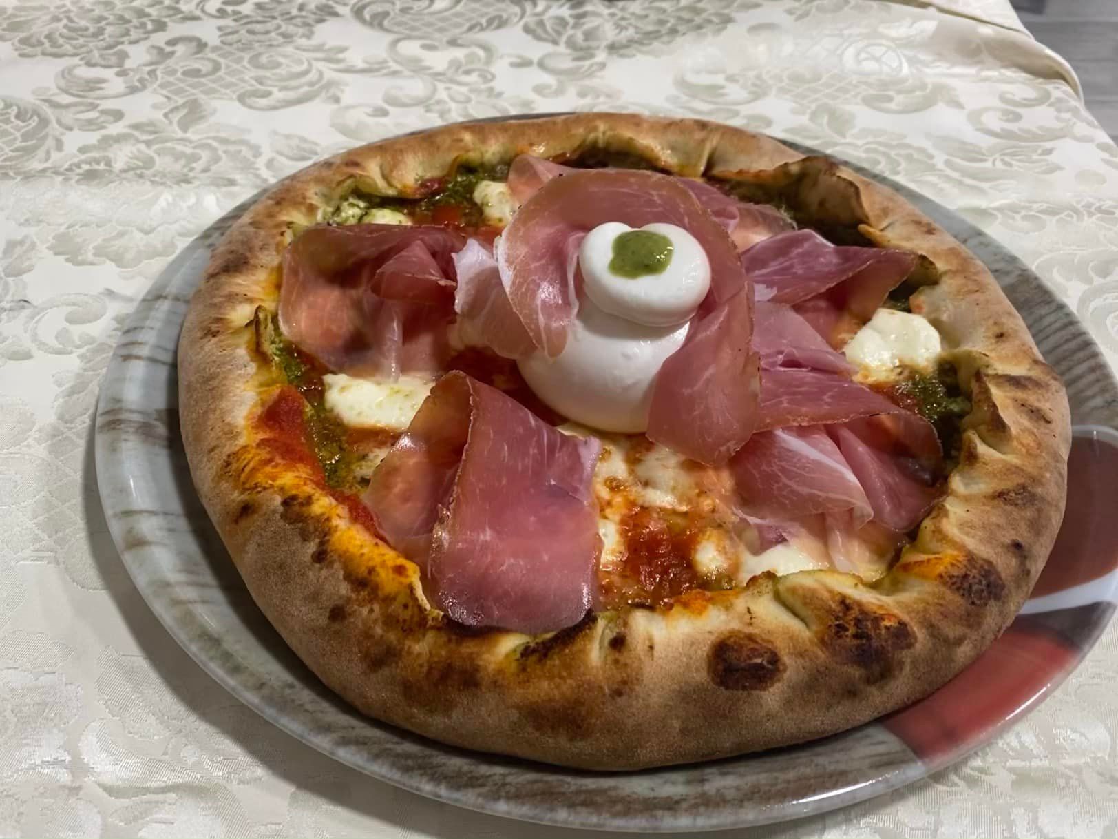 pizza con burrata