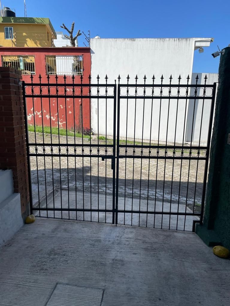 PORTONES Y PUERTAS AUTOMÁTICAS BIT