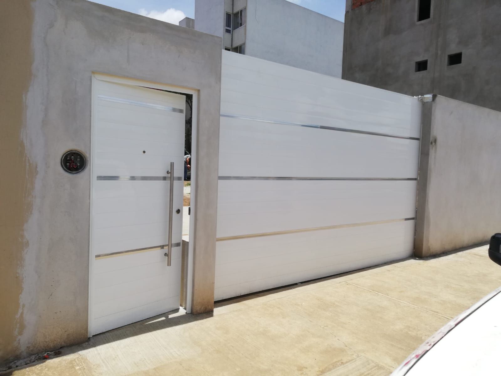 PORTONES Y PUERTAS AUTOMÁTICAS BIT