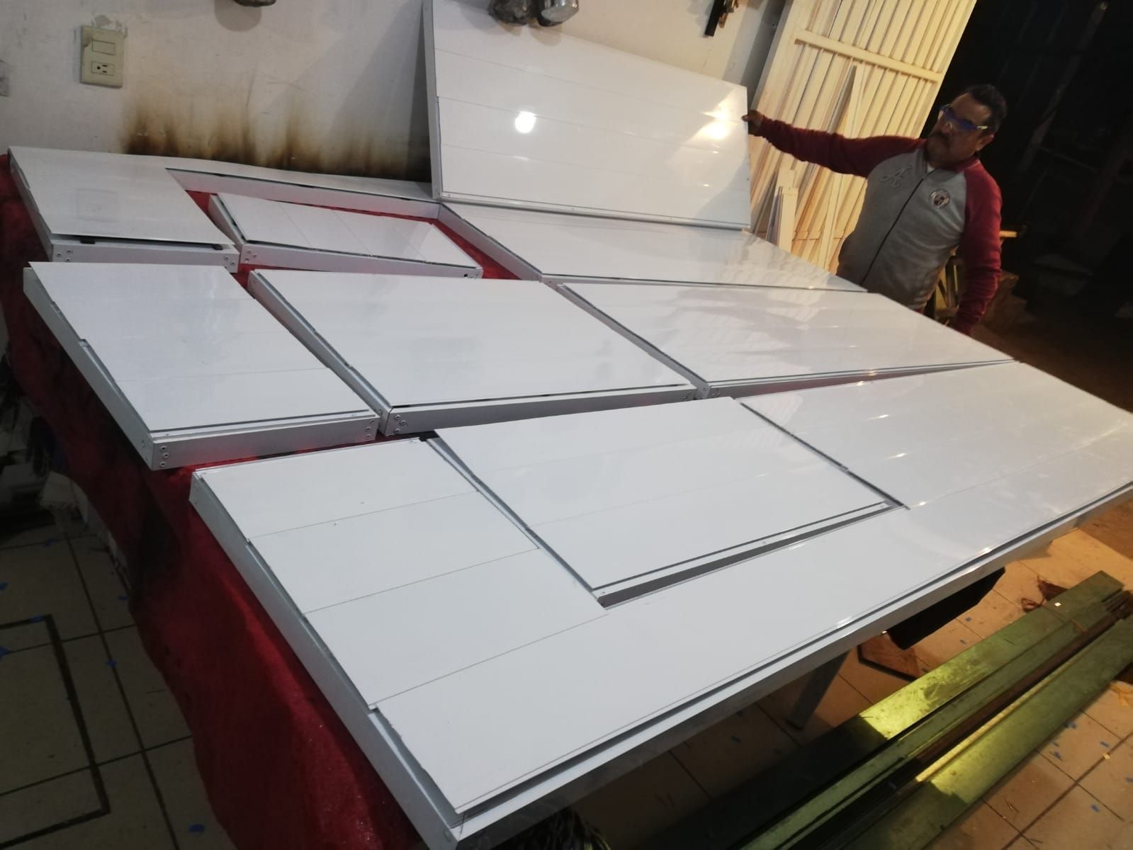 PORTONES Y PUERTAS AUTOMÁTICAS BIT