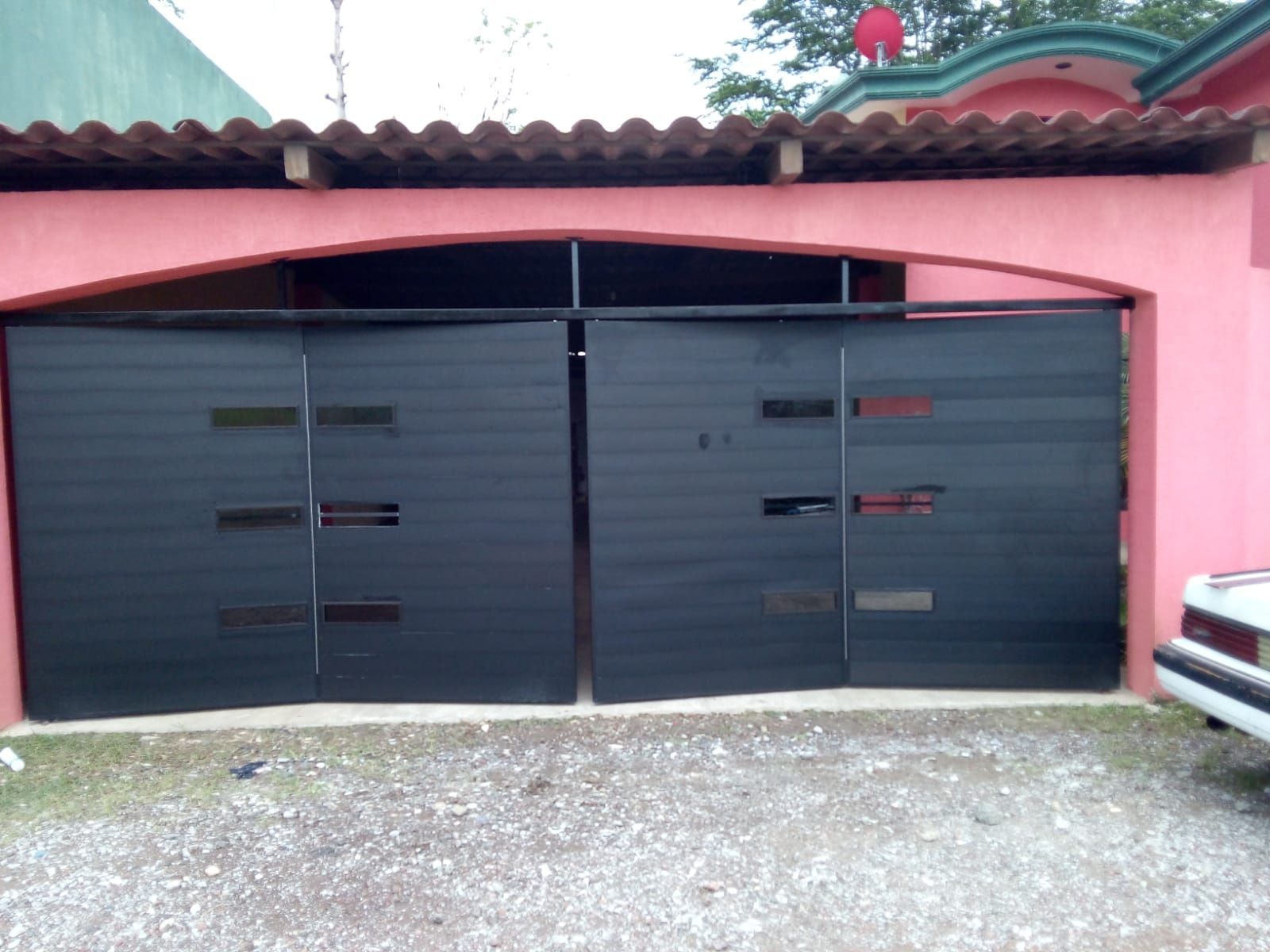 PORTONES Y PUERTAS AUTOMÁTICAS BIT