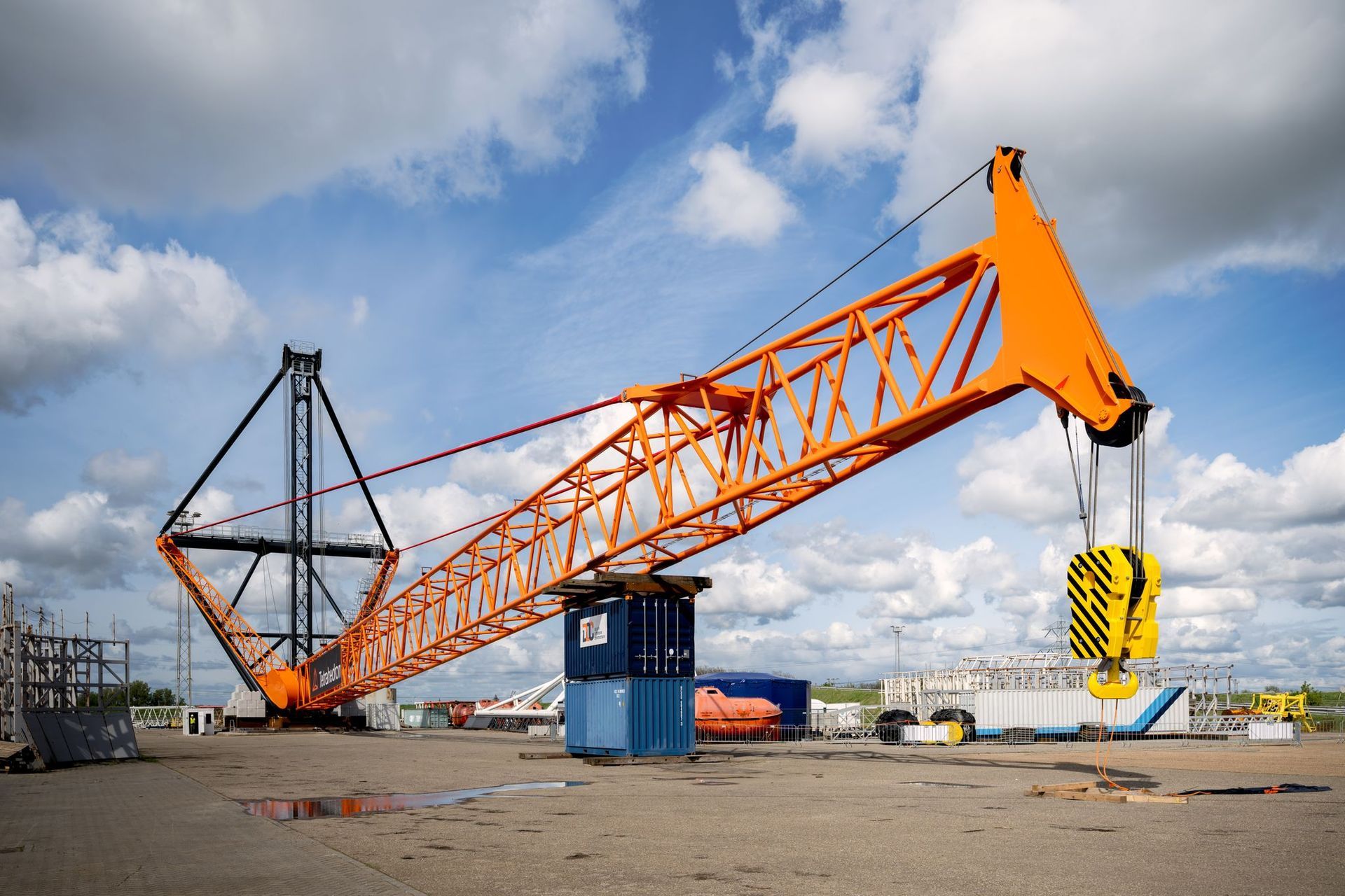Tetrahedron Crane in stowage position
