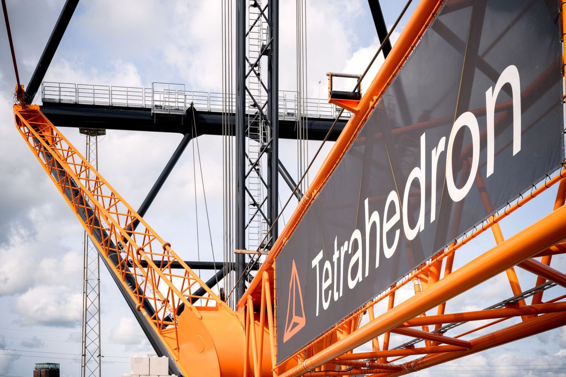 Tetrahedron Crane Close up