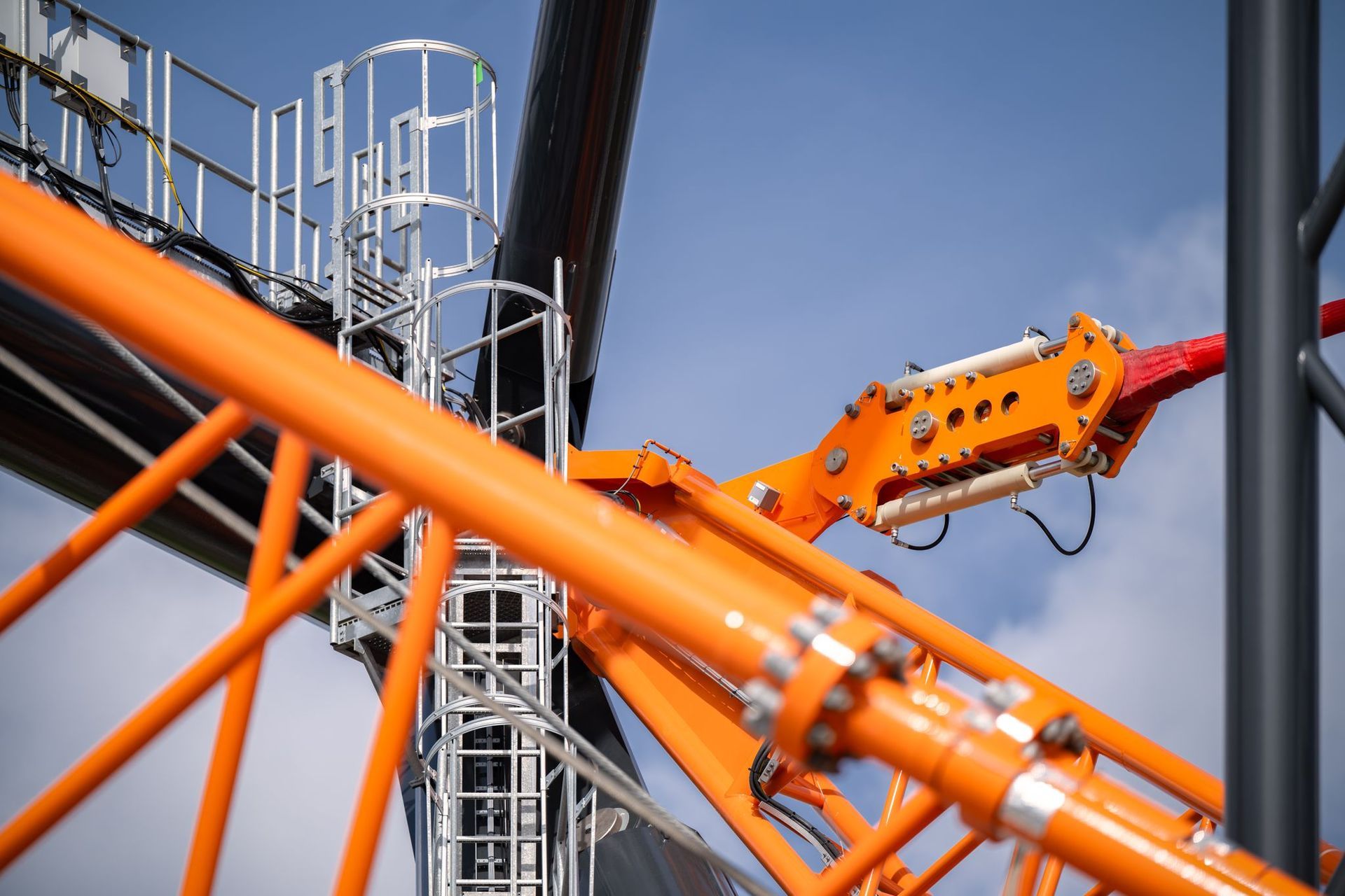 Pendant Tensioner System of Tetrahedron Crane