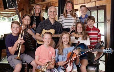 A family of musicians poses with instruments.