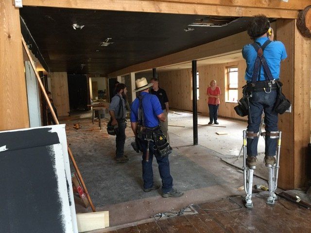 Amish and volunteers