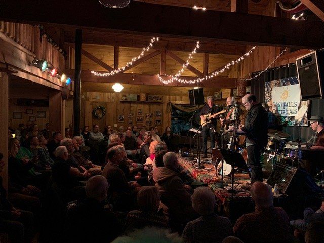 Neil Young with the crowd