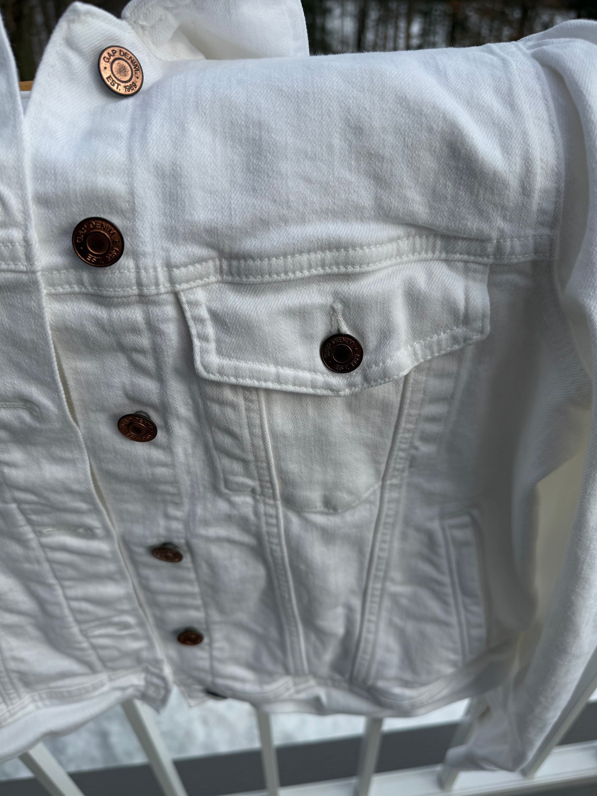 Fourget-me-knot white denim jacket - pocket close up
