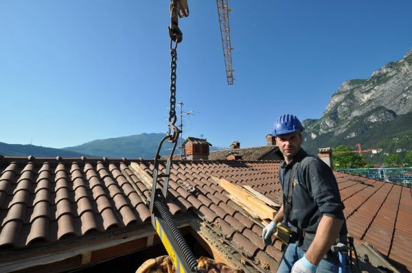 tetto sopraelevato di una casa