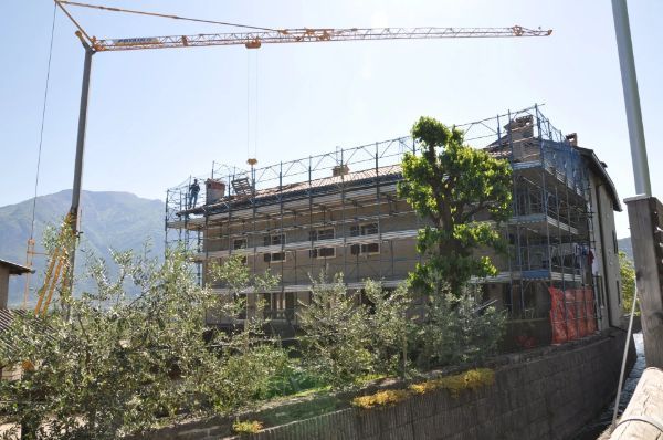 impalcatura della casa in campagna