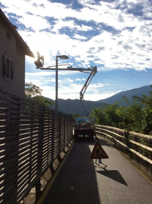 pulizia grondaia con mezzi idonei