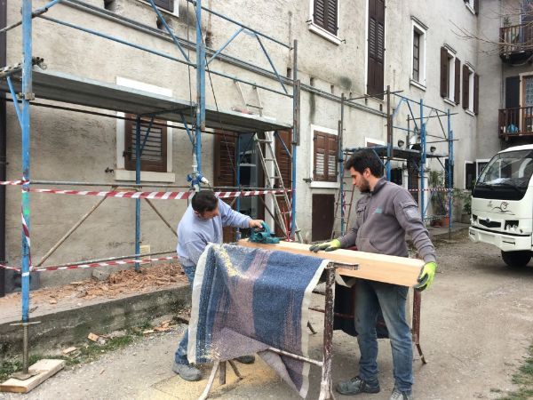 cantiere per la ristrutturazione dei poggioli