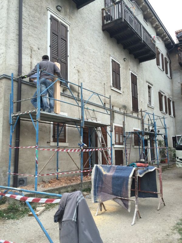 cantiere edile per il rifacimento dei poggioli