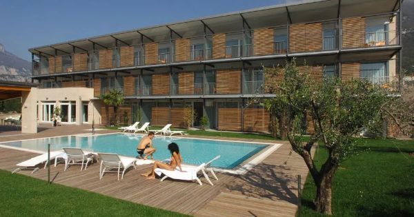 hotel con piscina ristrutturato