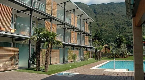 albergo con piscina ristrutturato